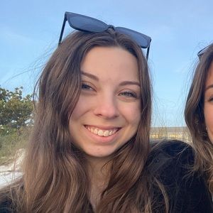 Meet your Posher, Olivia